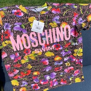 Moschino Gray “heart eyes” size womens small short sleeve r-shirt NWT
